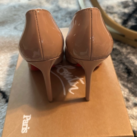 Brand New! Never worn. Box and extra taps included. Size40. Patent leather. - Picture 13 of 16